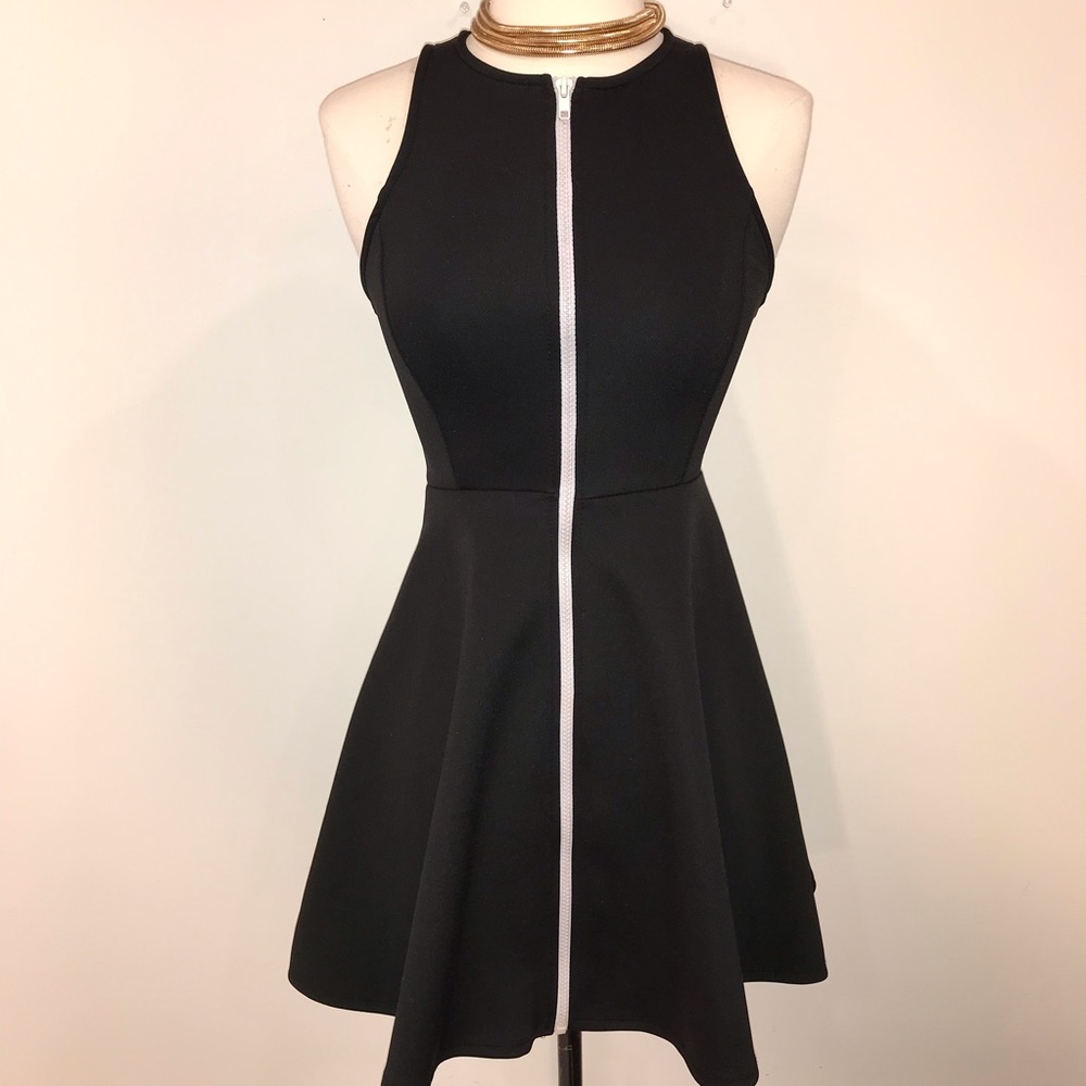 WHITE ZIPPER FLARE DRESS